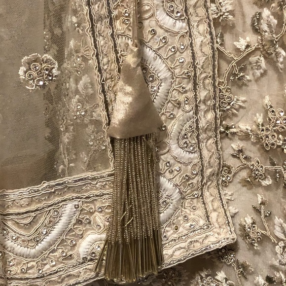 Ivory embroidery lehenga set - Picture 5 of 9